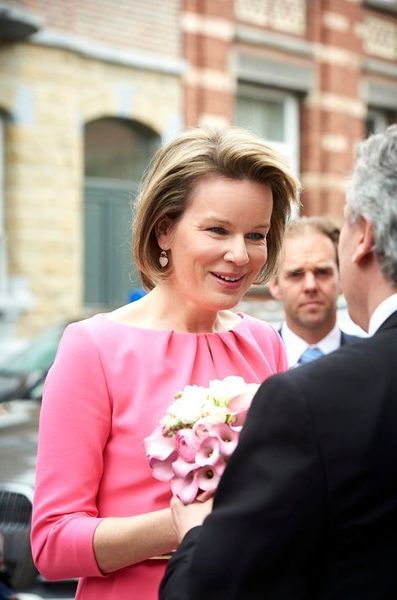 La-reine-Mathilde-de-Belgique-a-Namur-le-26-avril-2016.jpg