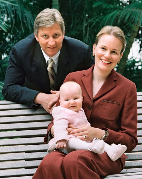 La-princesse-Elisabeth-de-Belgique-a-presque-6-mois-le-14-avril-2002.jpg
