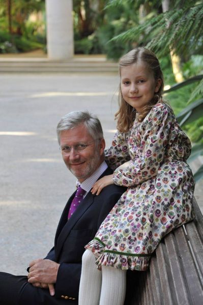 Photo-officielle-de-la-princesse-Elisabeth-de-Belgique-pour-son-10e-anniversaire-le-25-octobre-2011.jpg