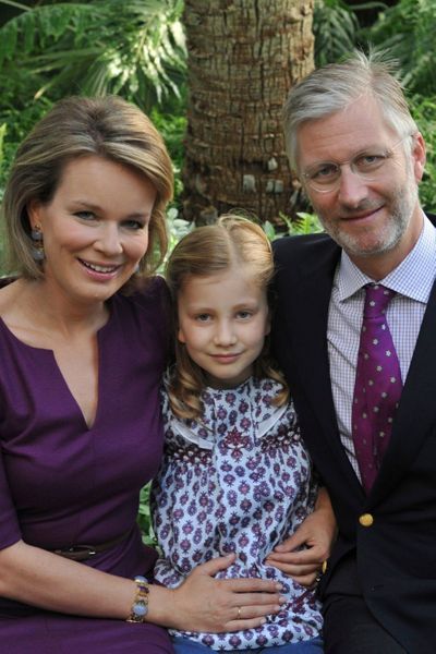 Photo-officielle-de-la-princesse-Elisabeth-de-Belgique-pour-son-10e-anniversaire-le-25-octobre-2011.jpg