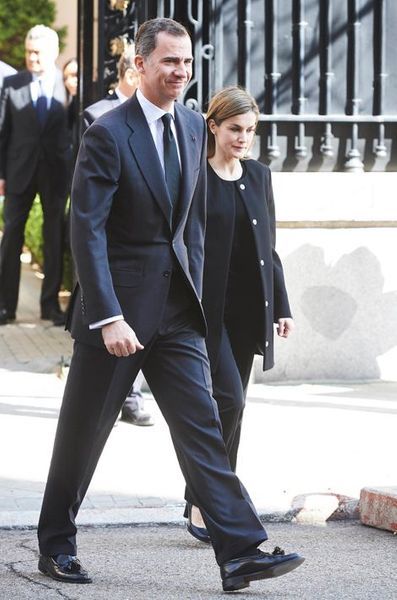 La-reine-Letizia-et-le-roi-Felipe-VI-d-Espagne-a-l-ambassade-de-Belgique-a-Madrid-le-23-mars-2016.jpg