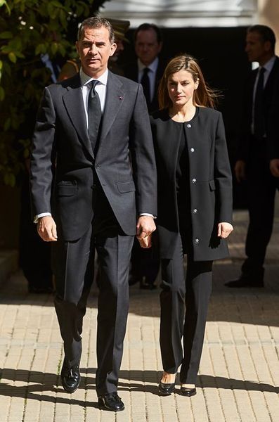 La-reine-Letizia-et-le-roi-Felipe-VI-d-Espagne-a-l-ambassade-de-Belgique-a-Madrid-le-23-mars-2016.jpg