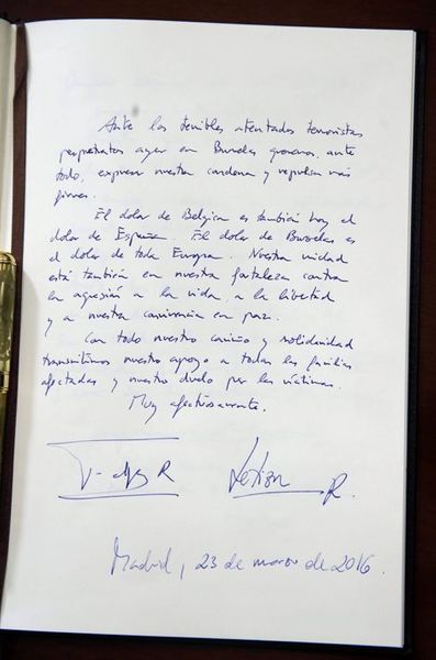 Le-message-de-condoleances-du-roi-Felipe-VI-et-de-la-reine-Letizia-d-Espagne-a-l-ambassade-de-Belgique-a-Madrid-le-23-mars-2016.jpg
