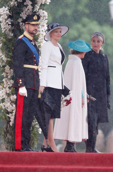 La-reine-Sonja-la-princesse-Mette-Marit-et-le-prince-Haakon-de-Norvege-avec-Agata-Kornhauser-Duda-a-Oslo-le-23-mai-2016.jpg