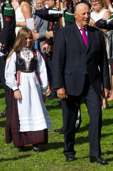 La-princesse-Ingrid-Alexandra-avec-le-roi-Harald-V-de-Norvege-a-Oslo-le-1er-septembre-2016.jpg