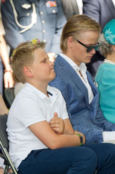 Le-prince-Sverre-Magnus-de-Norvege-avec-son-demi-frere-Marius-Borg-Hoiby-a-Trondheim-le-23-juin-2016.jpg