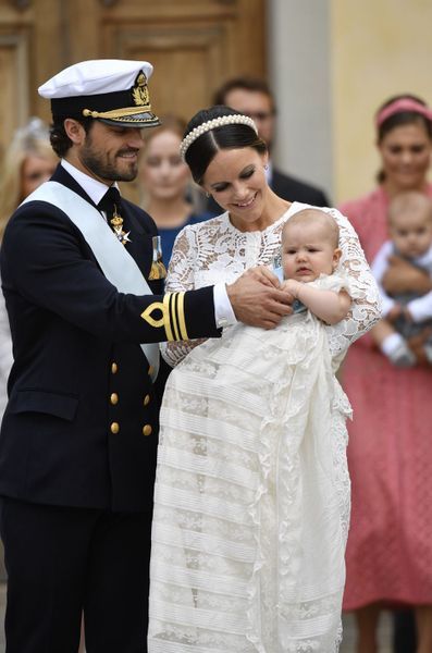 Le-prince-Alexander-de-Suede-avec-ses-parents-lors-de-son-bapteme-a-Stockholm-le-9-septembre-2016.jpg