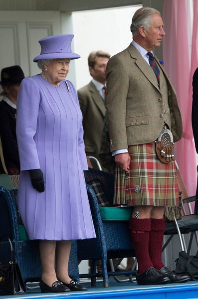 La-reine-Elizabeth-II-et-le-prince-Charles-a-Braemar-le-3-septembre-2016.jpg