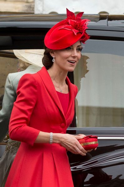 Accesorios y ropa de la casa Real Inglesa - Página 18 RS-Kate-Middleton-Chapeaux-34-Ans-3