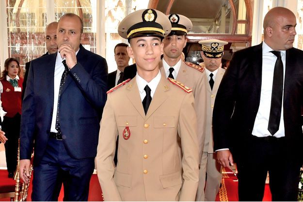 Le-petit-prince-Moulay-El-Hassan-du-Maroc-a-fiere-allure-en-uniforme.jpg
