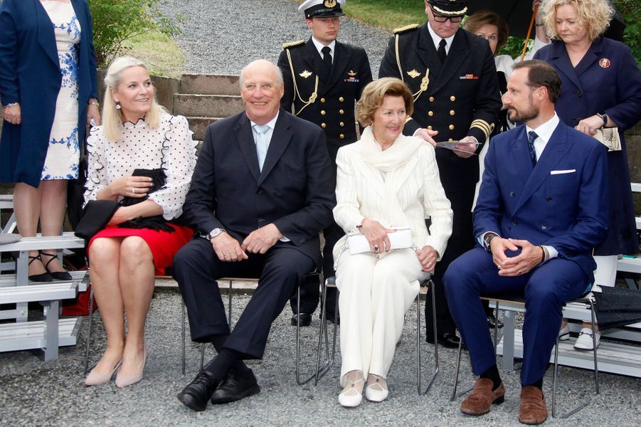 La-famille-royale-de-Norvege-a-Oslo-le-7-juin-2016.jpg