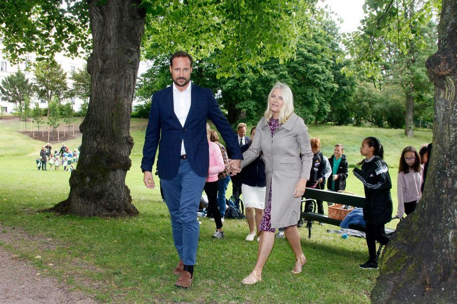 La-princesse-Mette-Marit-et-le-prince-Haakon-de-Norvege-a-Oslo-le-20-juin-2016.jpg