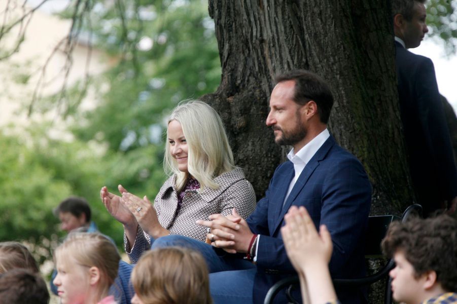 La-princesse-Mette-Marit-et-le-prince-Haakon-de-Norvege-a-Oslo-le-20-juin-2016.jpg