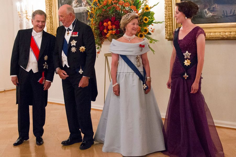 La-reine-Sonja-et-le-roi-Harald-V-de-Norvege-avec-le-couple-presidentiel-finlandais-a-Helsinki-le-6-septembre-2016.jpg