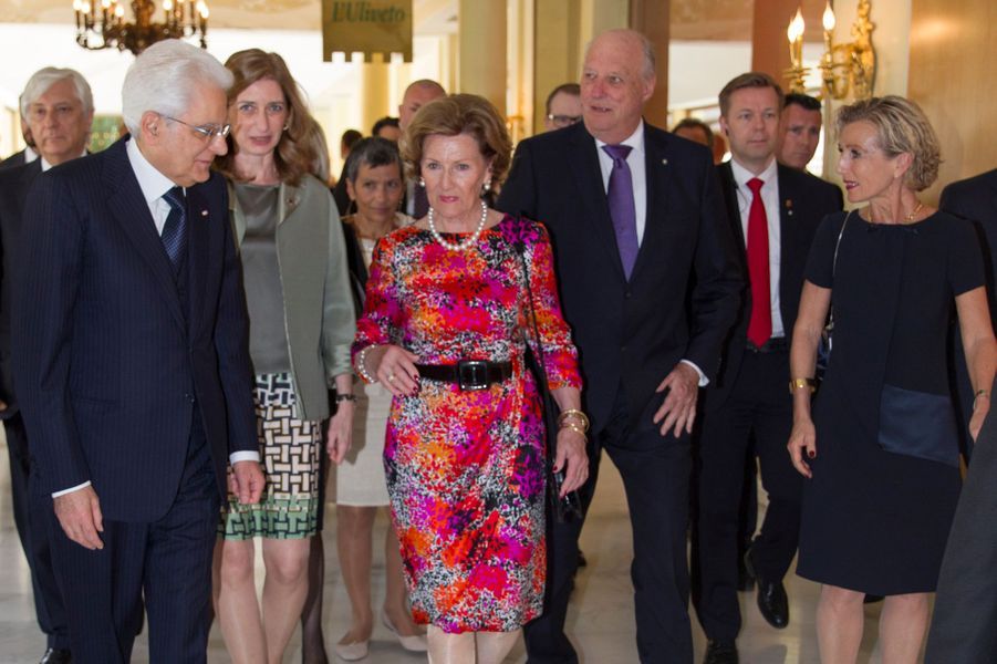 La-reine-Sonja-et-le-roi-Harald-V-de-Norvege-avec-le-president-Mattarella-et-sa-fille-a-Rome-le-7-avril-2016.jpg