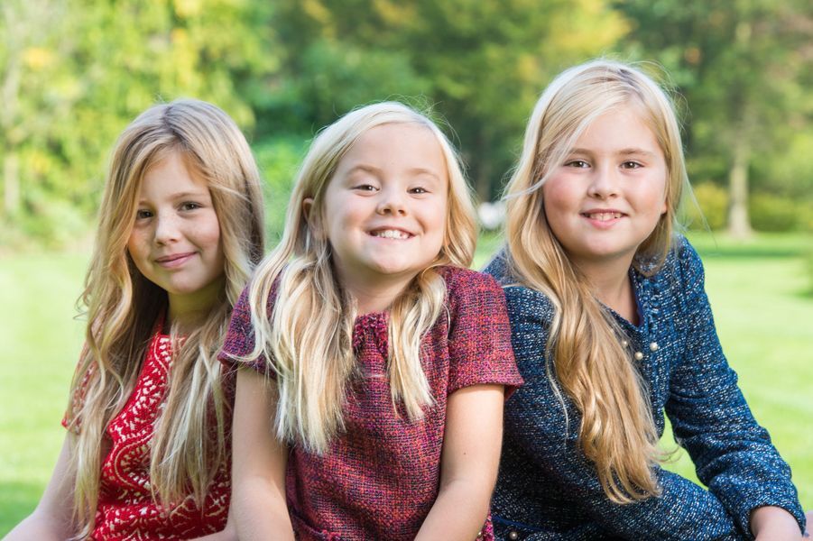 La-princesse-Ariane-des-Pays-Bas-avec-ses-soeurs-ainees-le-5-decembre-2014.jpg