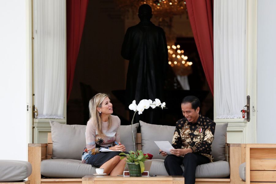 La-reine-Maxima-des-Pays-Bas-avec-le-president-indonesien-Joko-Widodo-a-Jakarta-le-1er-septembre-2016.jpg