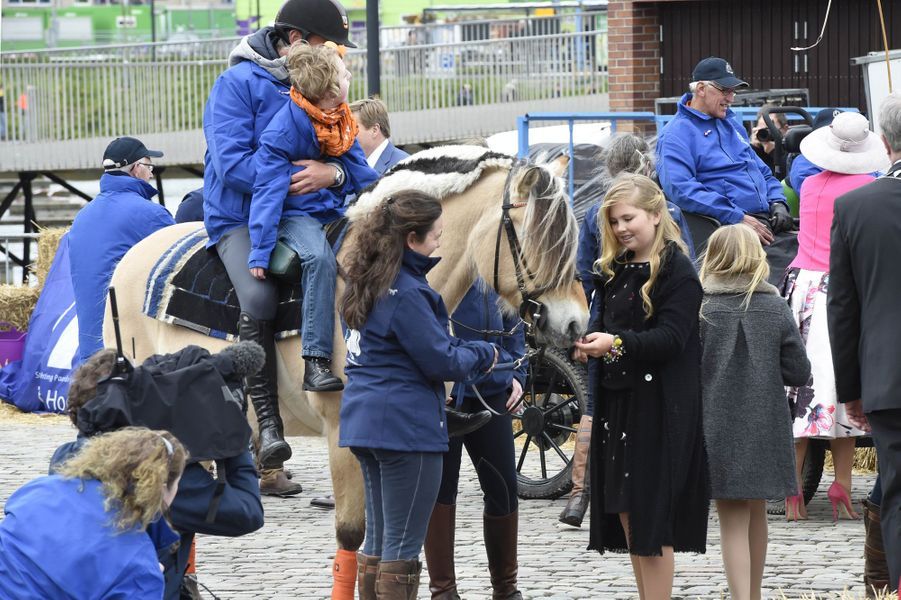 La-princesse-Catharina-Amalia-des-Pays-Bas-a-Zwolle-le-27-avril-2016.jpg