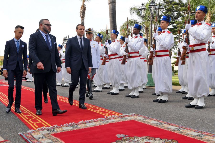 CASA REAL DE MARRUECOS - Página 20 Le-Couple-Royal-Marocain-Avec-Emmanuel-Et-Brigitte-Macron-A-Rabat-Le-14-Juin-2017-2