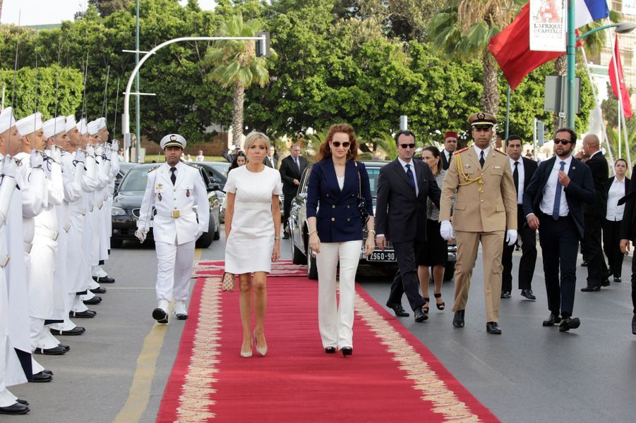 CASA REAL DE MARRUECOS - Página 20 Le-Couple-Royal-Marocain-Avec-Emmanuel-Et-Brigitte-Macron-A-Rabat-Le-14-Juin-2017-8