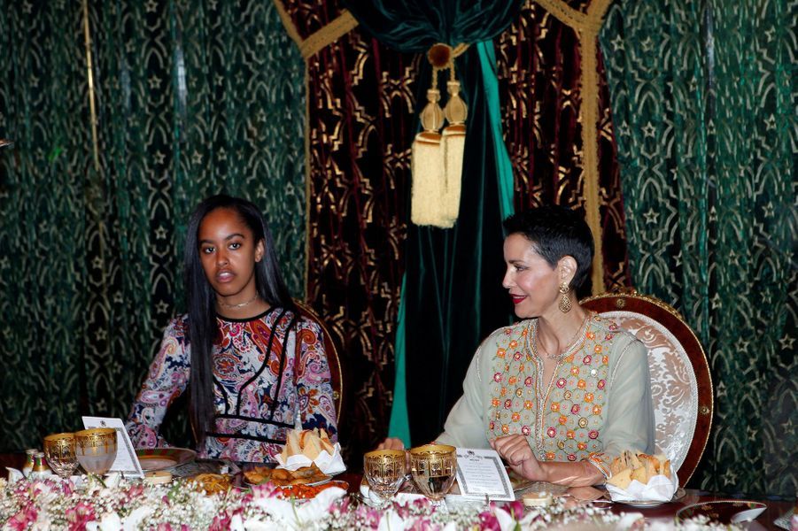 CASA REAL DE MARRUECOS - Página 20 La-princesse-Lalla-Meryem-et-Malia-Obama-a-Marrakech-le-28-juin-2016