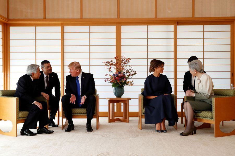CASA IMPERIAL DE JAPÓN - Página 6 Michiko-Et-Akihito-Du-Japon-Avec-Melania-Et-Donald-Trump-A-Tokyo-Le-6-Novembre-2017-7