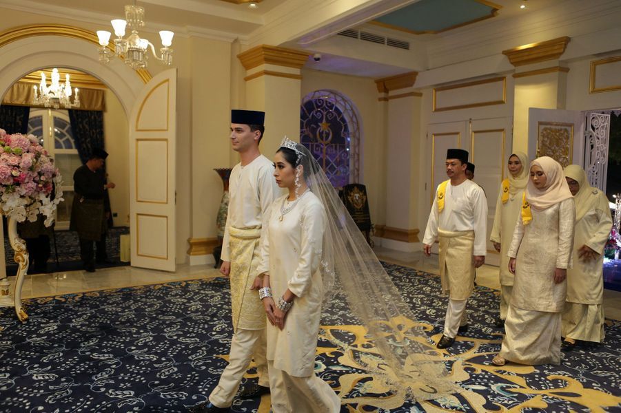MALASIA: una princesa se casa con un plebeyo holandés Mariage-De-La-Fille-Du-Sultan-De-Johor-Le-14-Aou-t-2017-10