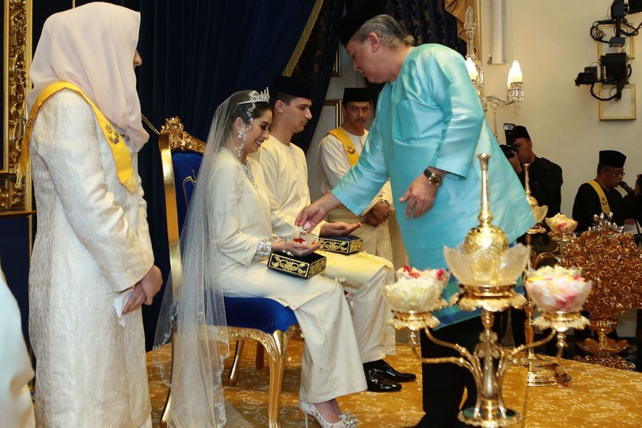 MALASIA: una princesa se casa con un plebeyo holandés Mariage-De-La-Fille-Du-Sultan-De-Johor-Le-14-Aou-t-2017-12