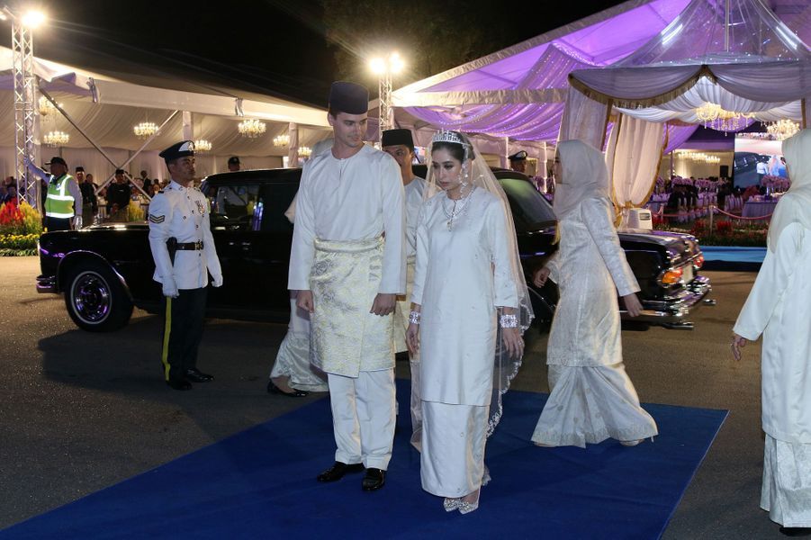MALASIA: una princesa se casa con un plebeyo holandés Mariage-De-La-Fille-Du-Sultan-De-Johor-Le-14-Aou-t-2017-9