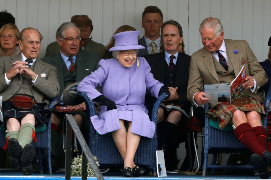 La-reine-Elizabeth-II-avec-les-prince-Philip-et-Charles-a-Braemar-le-3-septembre-2016.jpg