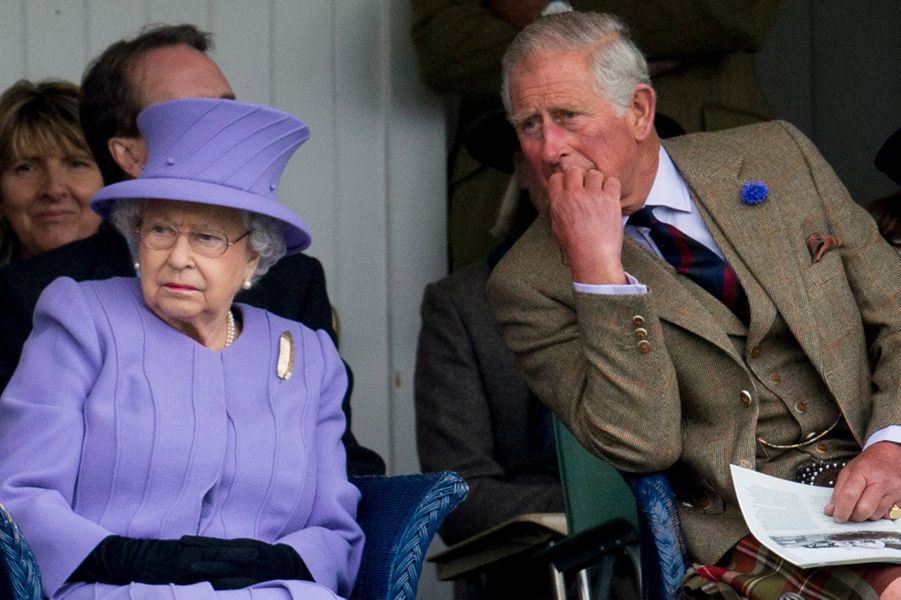 La-reine-Elizabeth-II-et-le-prince-Charles-a-Braemar-le-3-septembre-2016.jpg