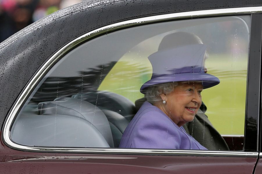 La-reine-Elizabeth-II-et-le-prince-Philip-a-Braemar-le-3-septembre-2016.jpg