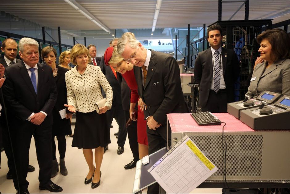 La-reine-Mathilde-et-le-roi-Philippe-de-Belgique-avec-le-couple-presidentiel-allemand-a-Seraing-le-10-mars-2016.jpg