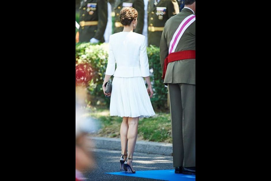 La-reine-Letizia-d-Espagne-sur-la-plaza-de-la-Lealtad-a-Madrid-le-6-juin-2015.jpg