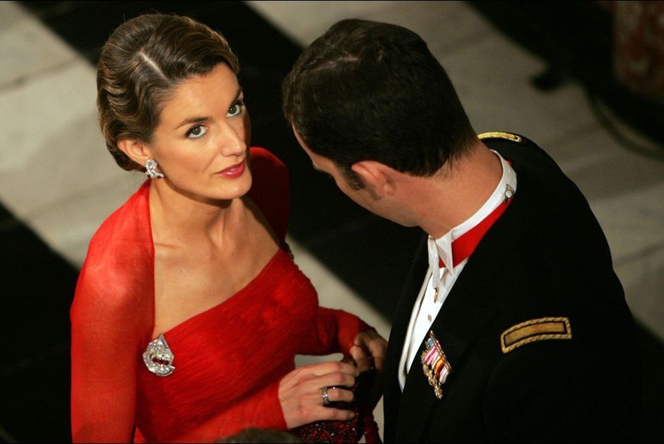 Letizia-Ortiz-avec-son-futur-mari-le-prince-Felipe-le-14-mai-2004.jpg