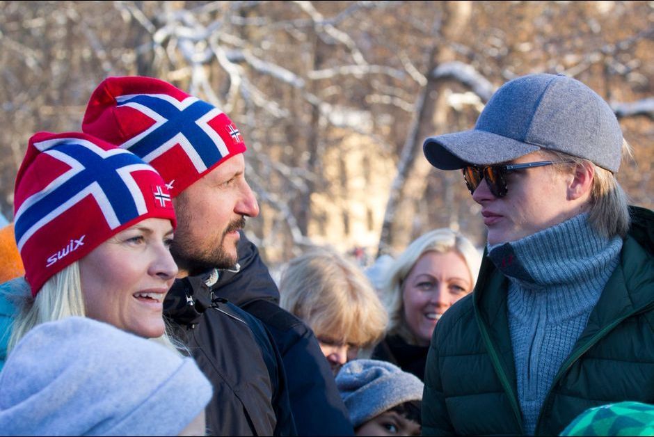 La-princesse-Mette-Marit-et-le-prince-Haakon-de-Norvege-avec-Marius-Borg-Hoiby-a-Oslo-le-17-janvier-2016.jpg