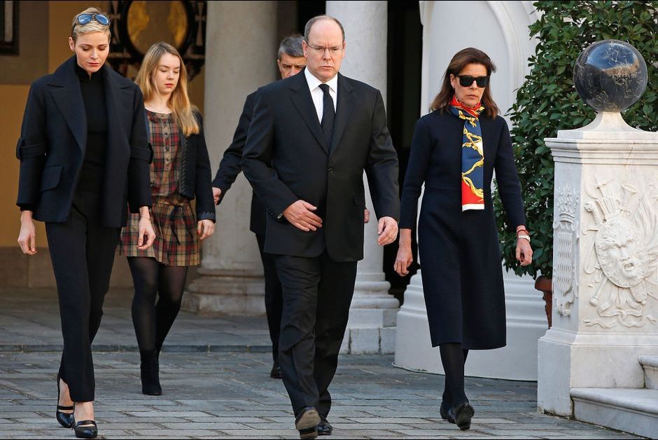 La princesse Charlène et le prince Albert II de Monaco avec les princesses Caroline et Alexandra de Hanovre à Monaco, le 16 novembre 2015