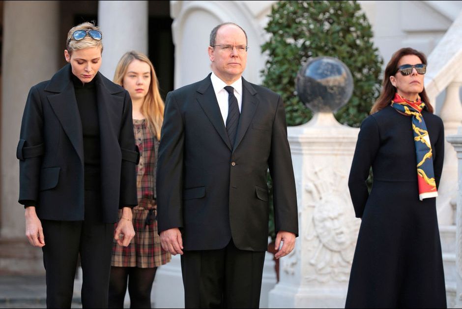 La princesse Charlène et le prince Albert II de Monaco avec les princesses Caroline et Alexandra de Hanovre à Monaco, le 16 novembre 2015