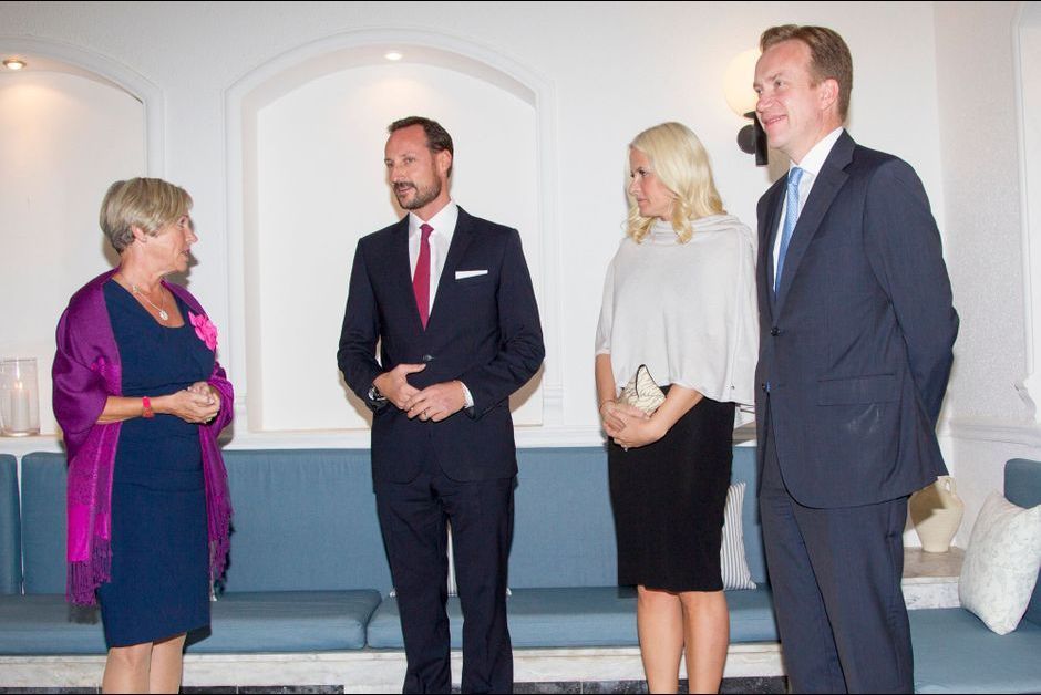 Mette-Marit-et-Haakon-de-Norvege-invites-a-diner-a-l-ambassade-de-Norvege-a-Amman-le-21-octobre-2014.jpg